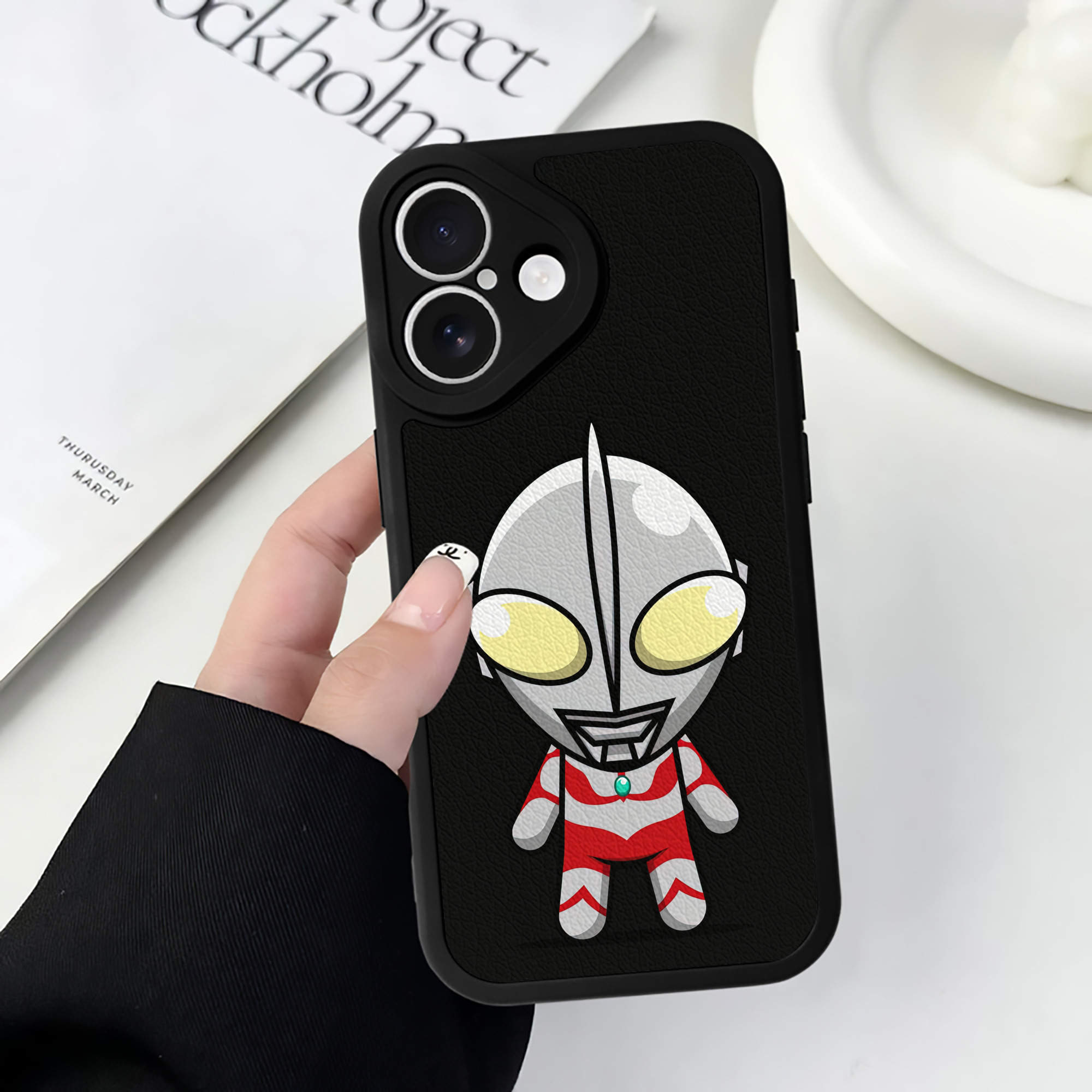 （画像用） ウルトラマン Ultraman 【iPhone 16シリーズ対応】シリコンスマホケース（レザー調） 材質：シリコン